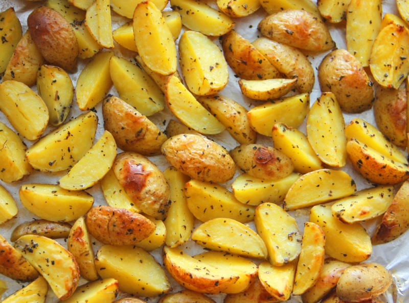 Как запечь картошку в кожуре в духовке?