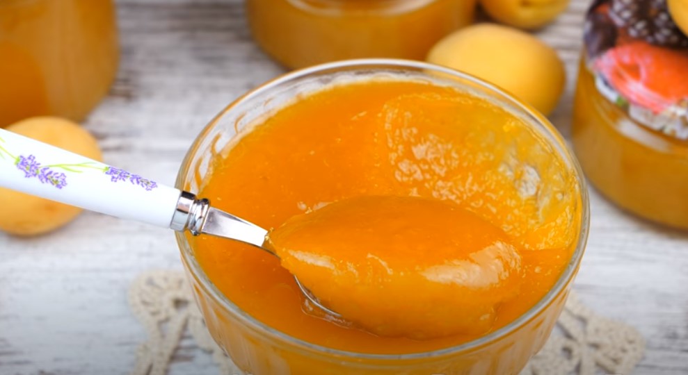 Как заморозить абрикосы на зиму в морозилке: свежими, рецепты с сахаром, как и сколько хранить заготовки