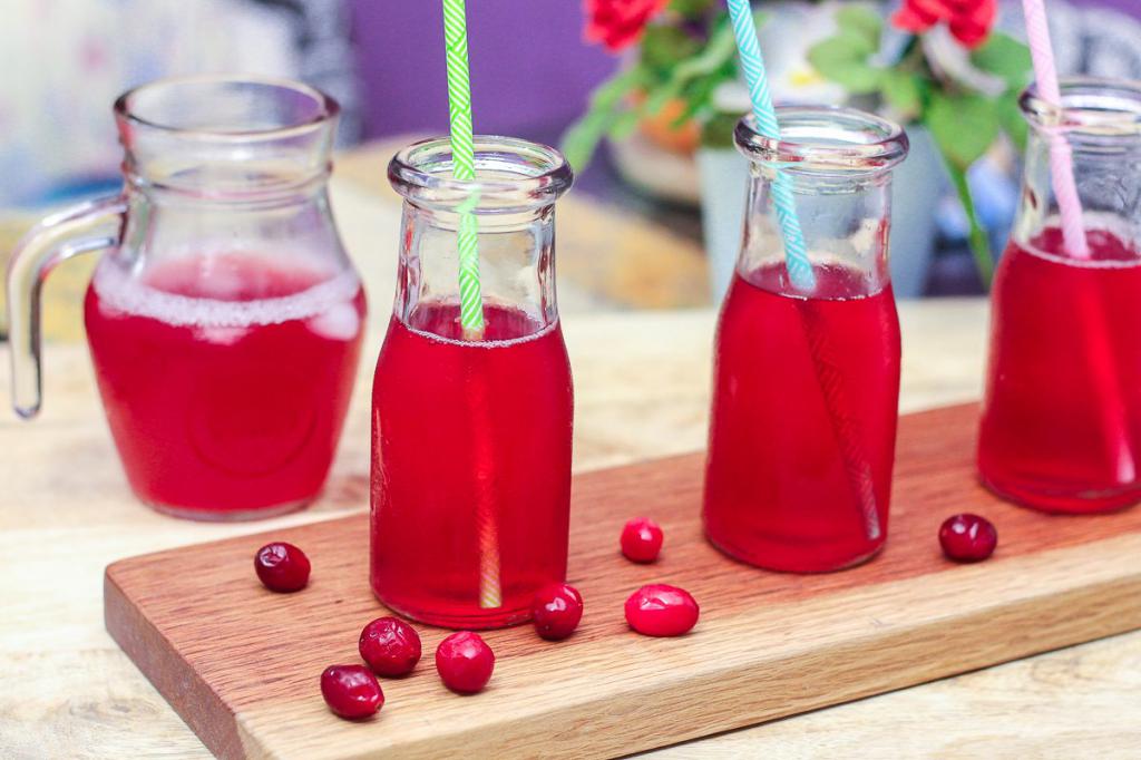 Клюквенный сок: 5 рецептов в домашних условиях – как заготовить на зиму?