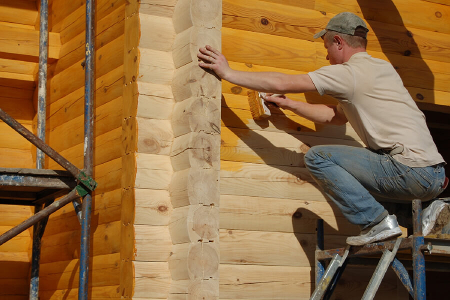 Обработка деревянных конструкций огнезащитным составом