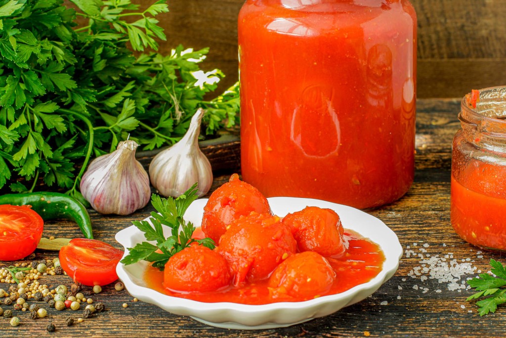 Рецепт приготовления помидоров в томатном соусе на зиму
