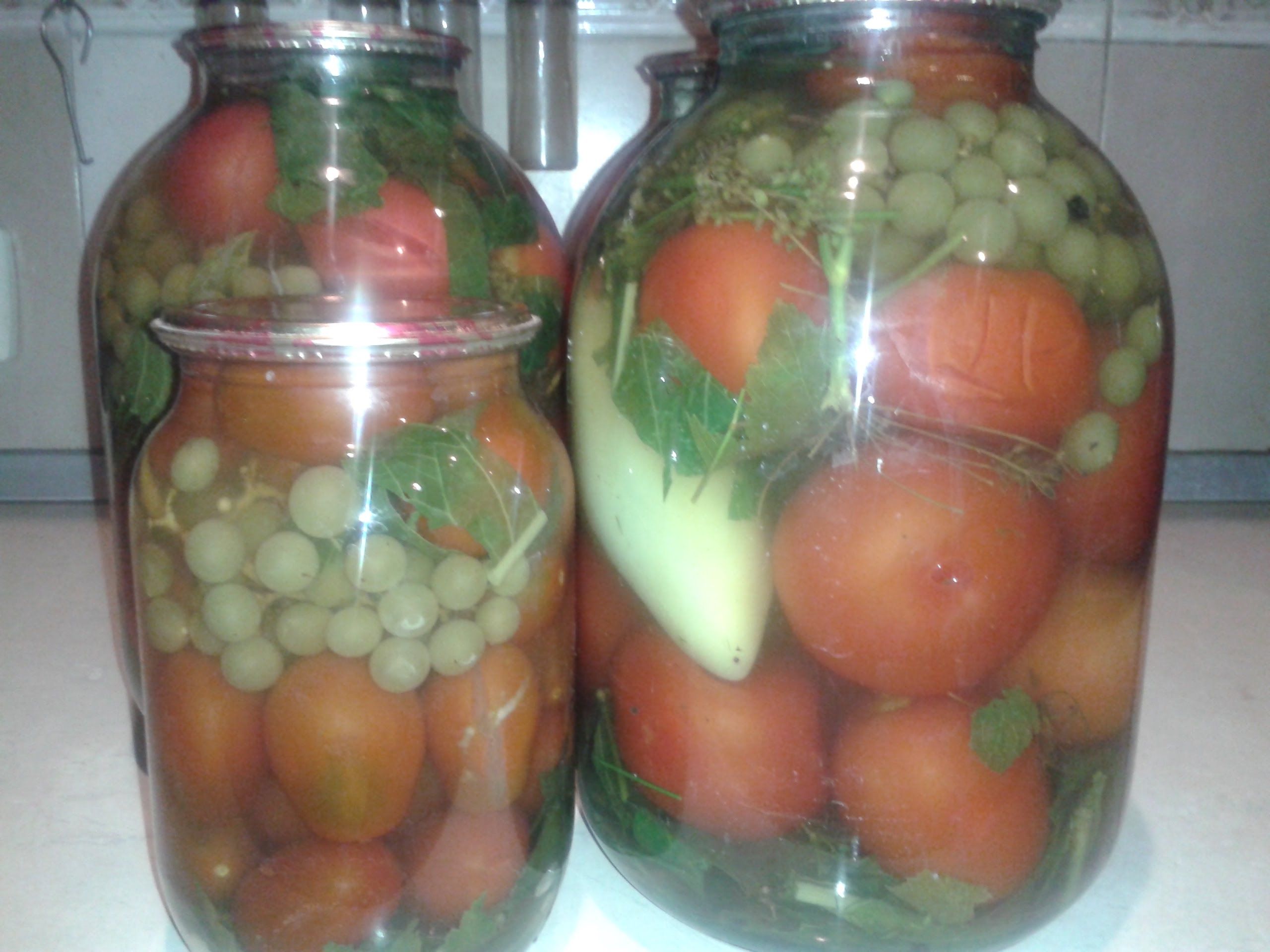 Вкусные помидоры на зиму с виноградом - особенности приготовления, рецепты и отзывы :: syl.ru