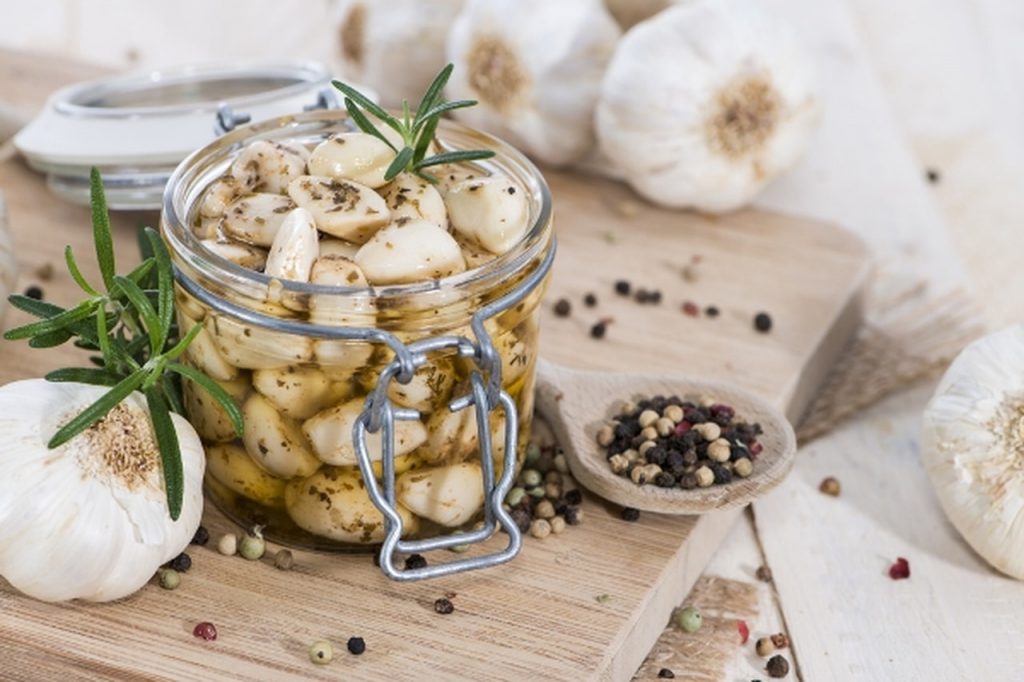Храним чеснок в растительном масле. рецепт с пошаговыми фото