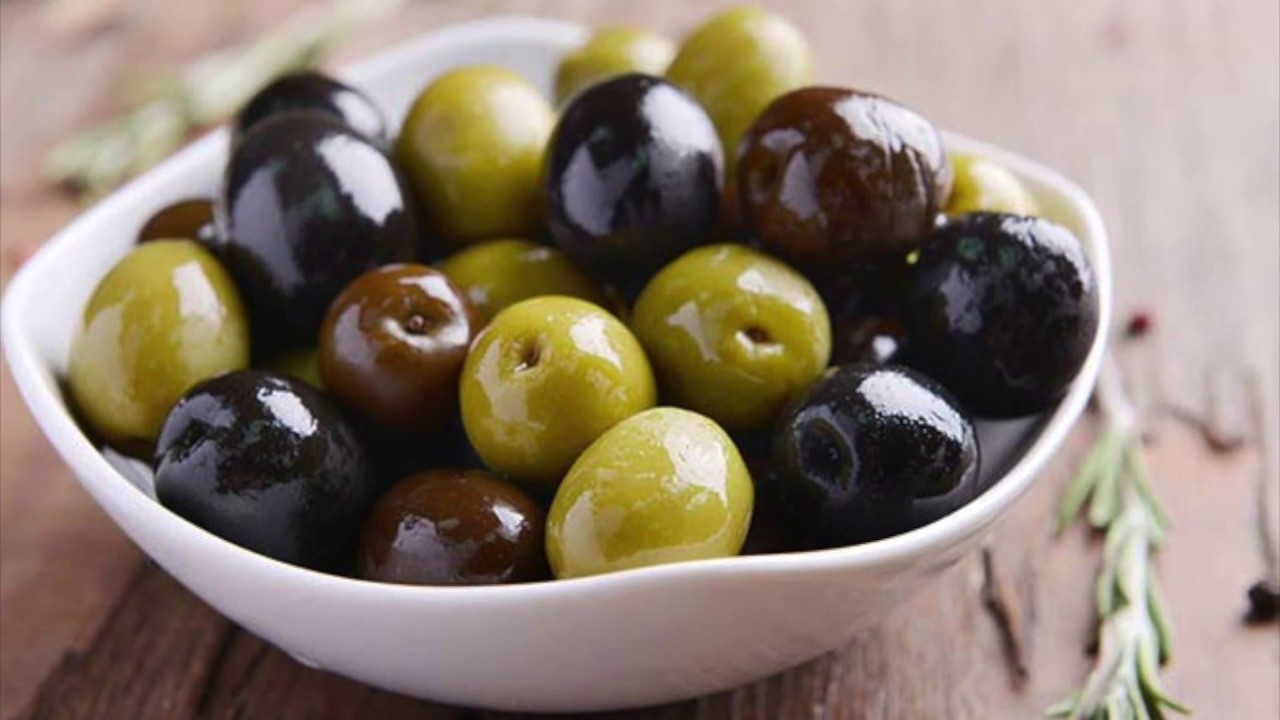 Маслины и оливки: в чем разница, чем они отличаются?