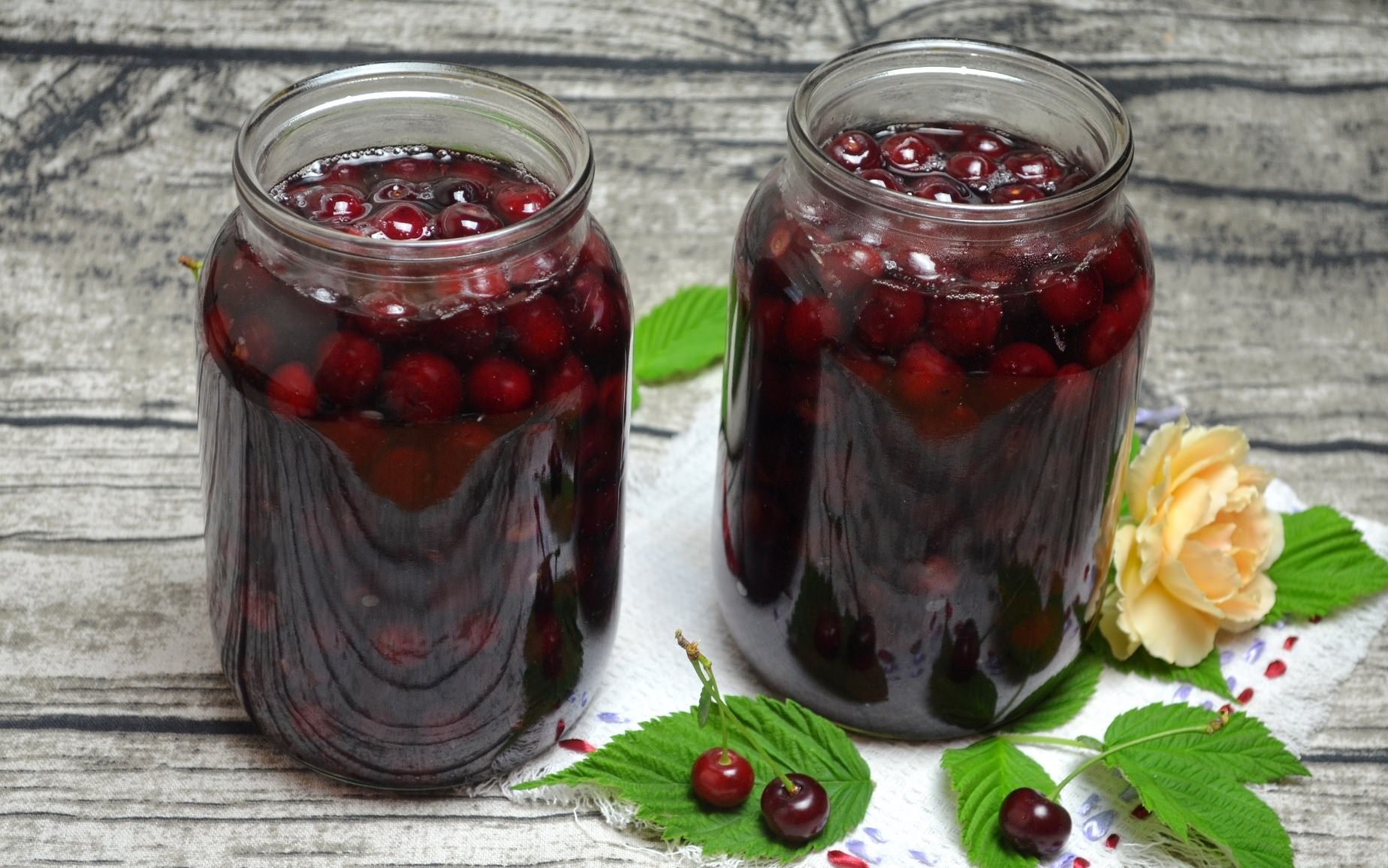 Топ 8 рецептов, как сделать на зиму вишневый сок в домашних условиях