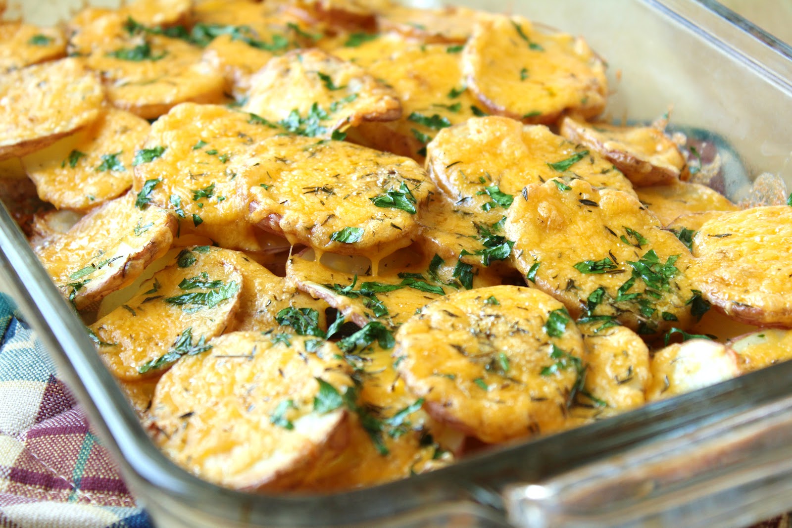 Картошка по-деревенски в духовке – вкусные рецепты ароматного и румяного картофеля