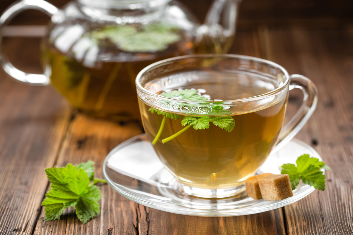Полезные свойства и противопоказания чая из листьев смородины, лучшие рецепты