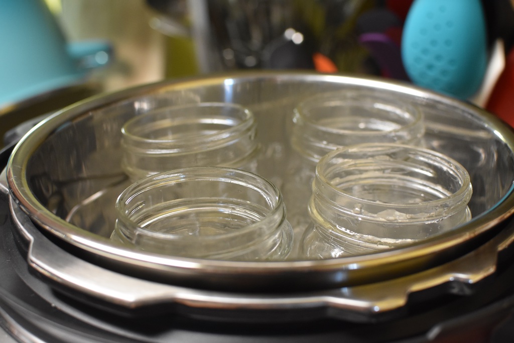 Стерилизация банок в духовке. топ-5 способов обеззараживания стеклянной тары | огородники