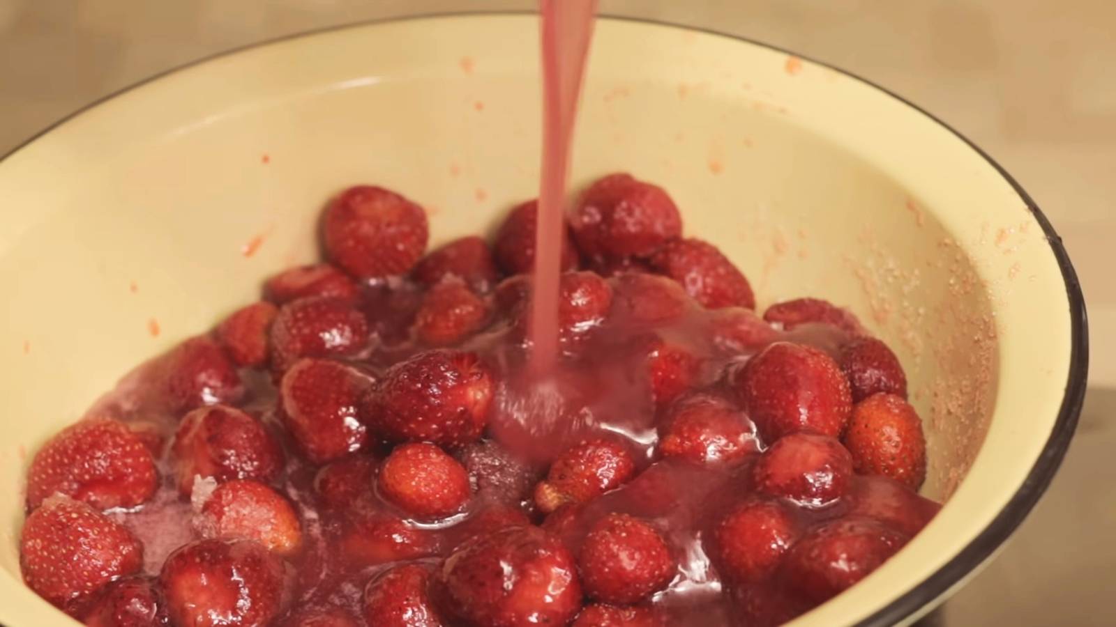 Варенье из клубники на зиму — как сварить варенье из клубники густое с целыми ягодами