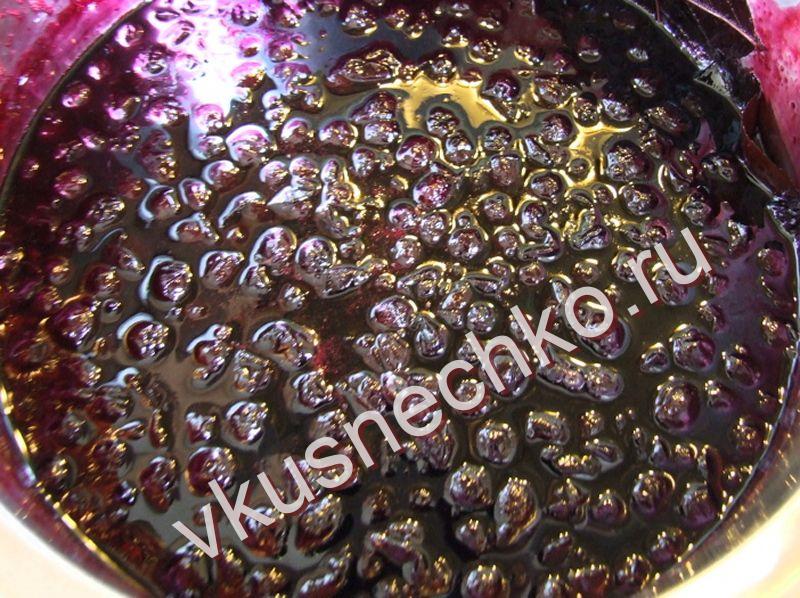 Приготовление варенья из ягод черноплодки и лимона
