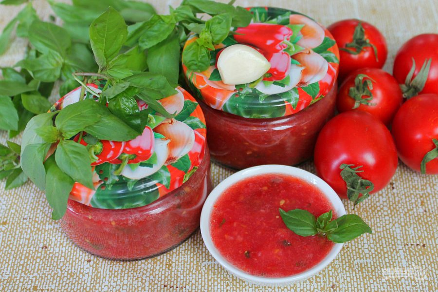 Сырая аджика из помидор и чеснока на зиму без варки: рецепты с фото и видео
