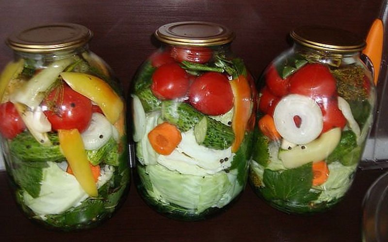 Овощи в томатном соке на зиму: рецепты и особенности приготовления ассорти