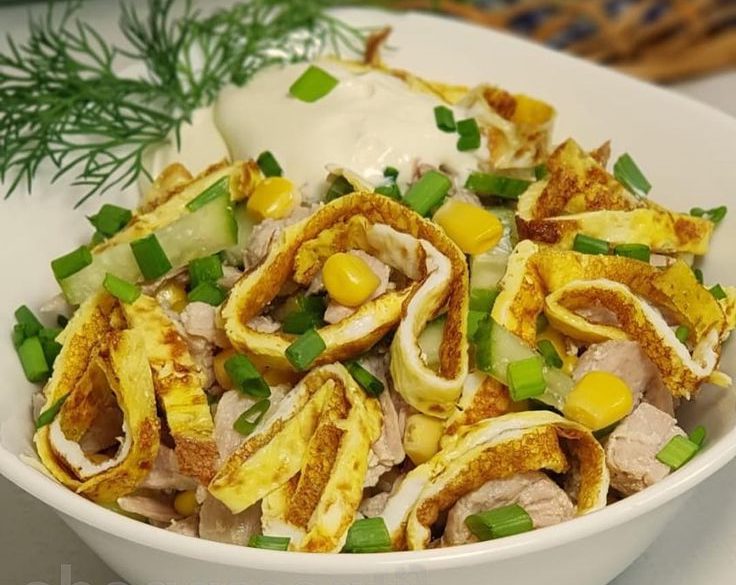 Салат с блинчиками, курицей и грибами - 11 пошаговых фото в рецепте