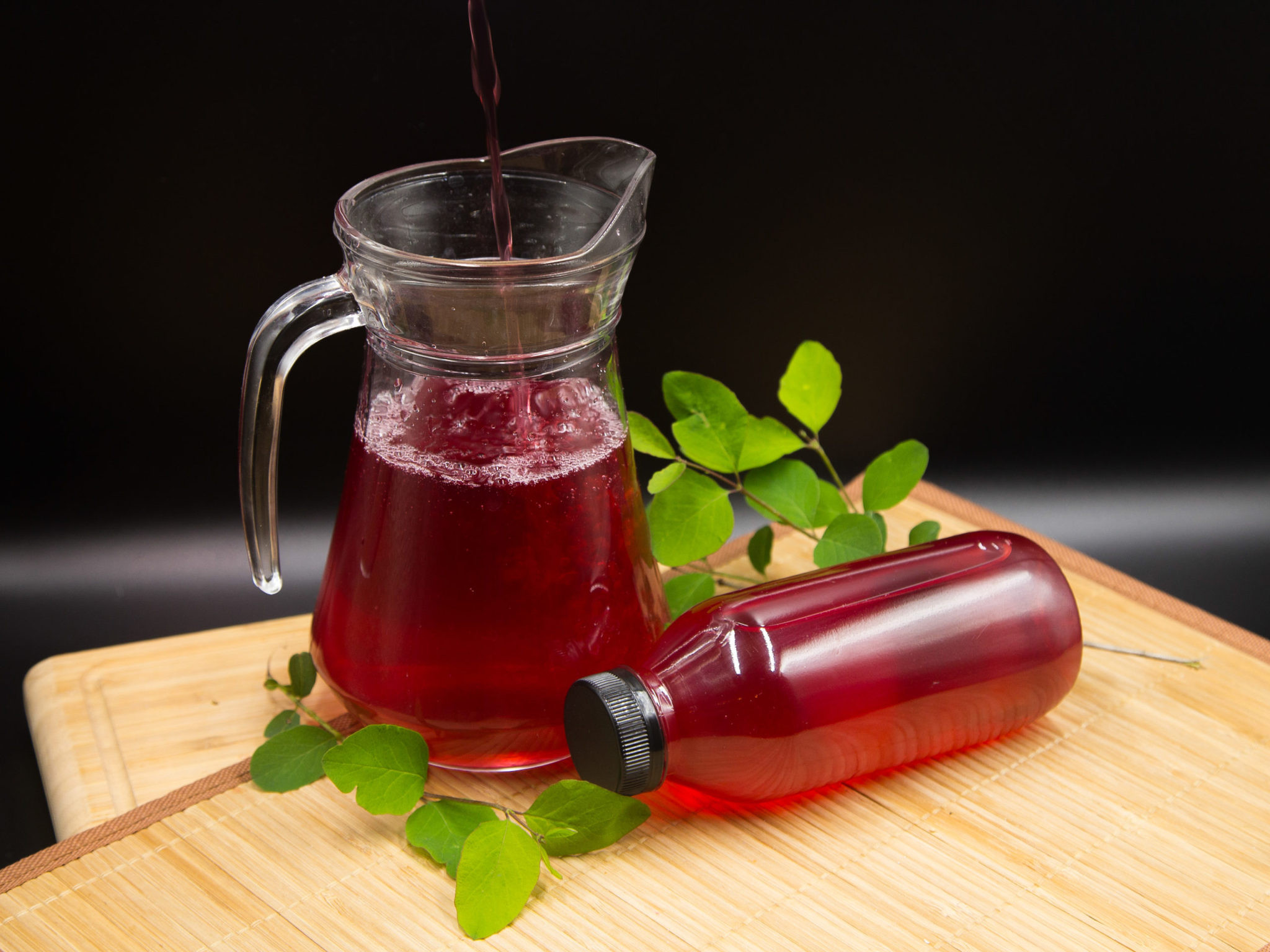 Клюквенный сок: рецепт сиропа, полезные свойства, как приготовить морс на зиму в банках, соковыжималка, сделать литр, из замороженных ягод