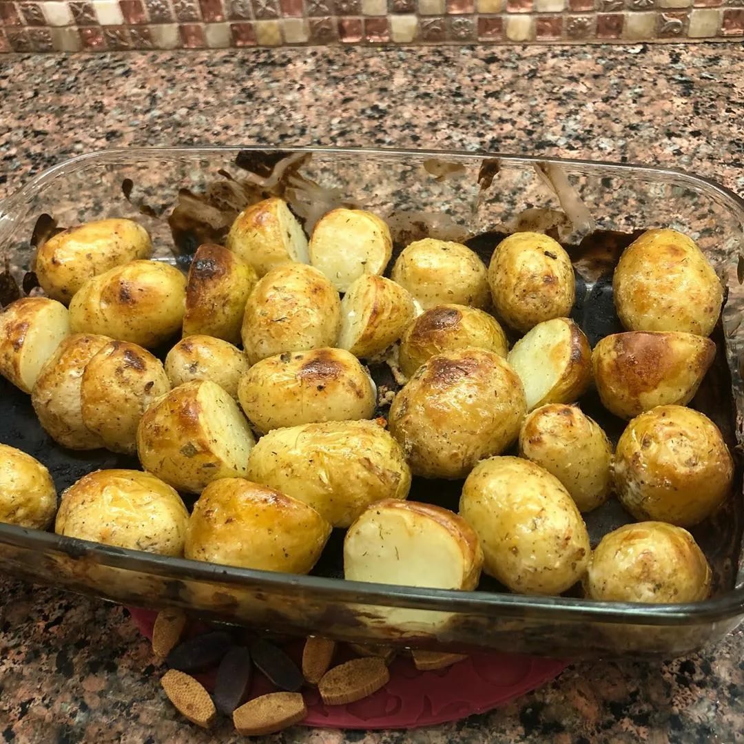 Как приготовить молодую картошку в духовке и на плите: 10 аппетитных блюд - лайфхакер