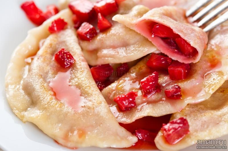 Вареники с клубникой на пару. рецепты. советы.
