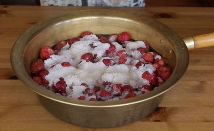 Варенье из клубники на зиму - густое, с целыми ягодами 8 лучших рецептов