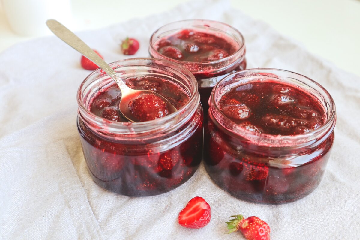 Варенье из клубники с целыми ягодами по классическим рецептам