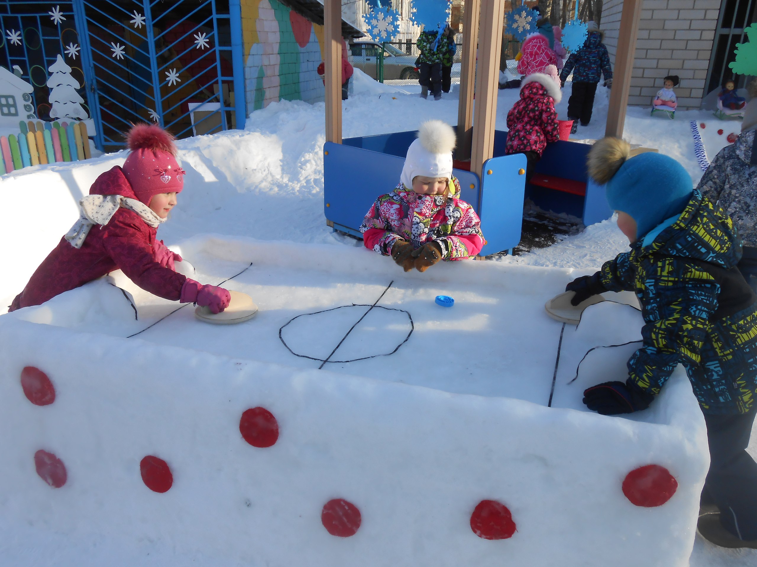 Как развлечь ребенка на даче зимой: несколько интересных идей