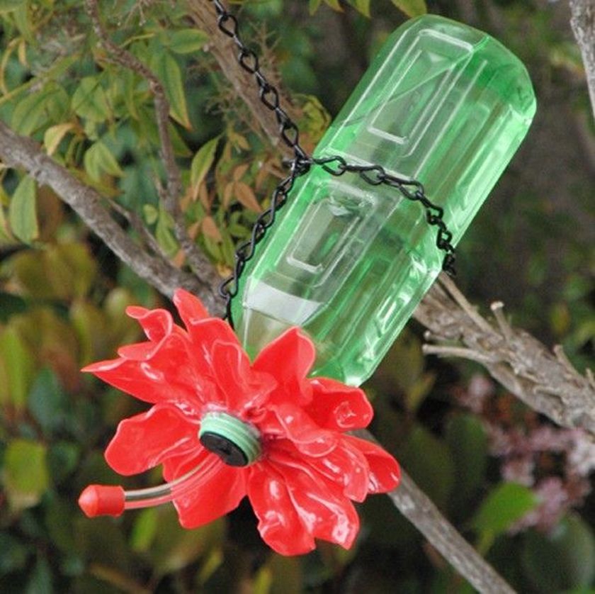 Украшения и поделки из пластиковых бутылок для своего сада: мастер-классы