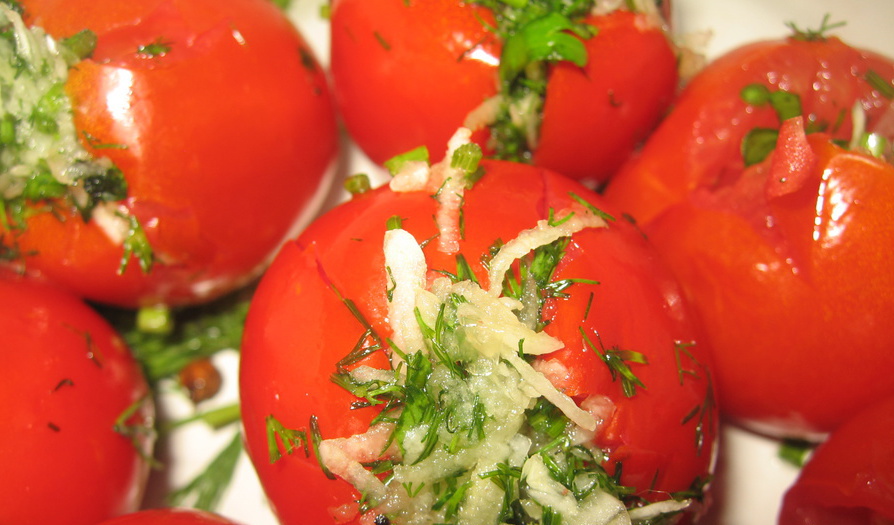 Малосольные помидоры черри быстрого приготовления с чесноком: рецепт с фото