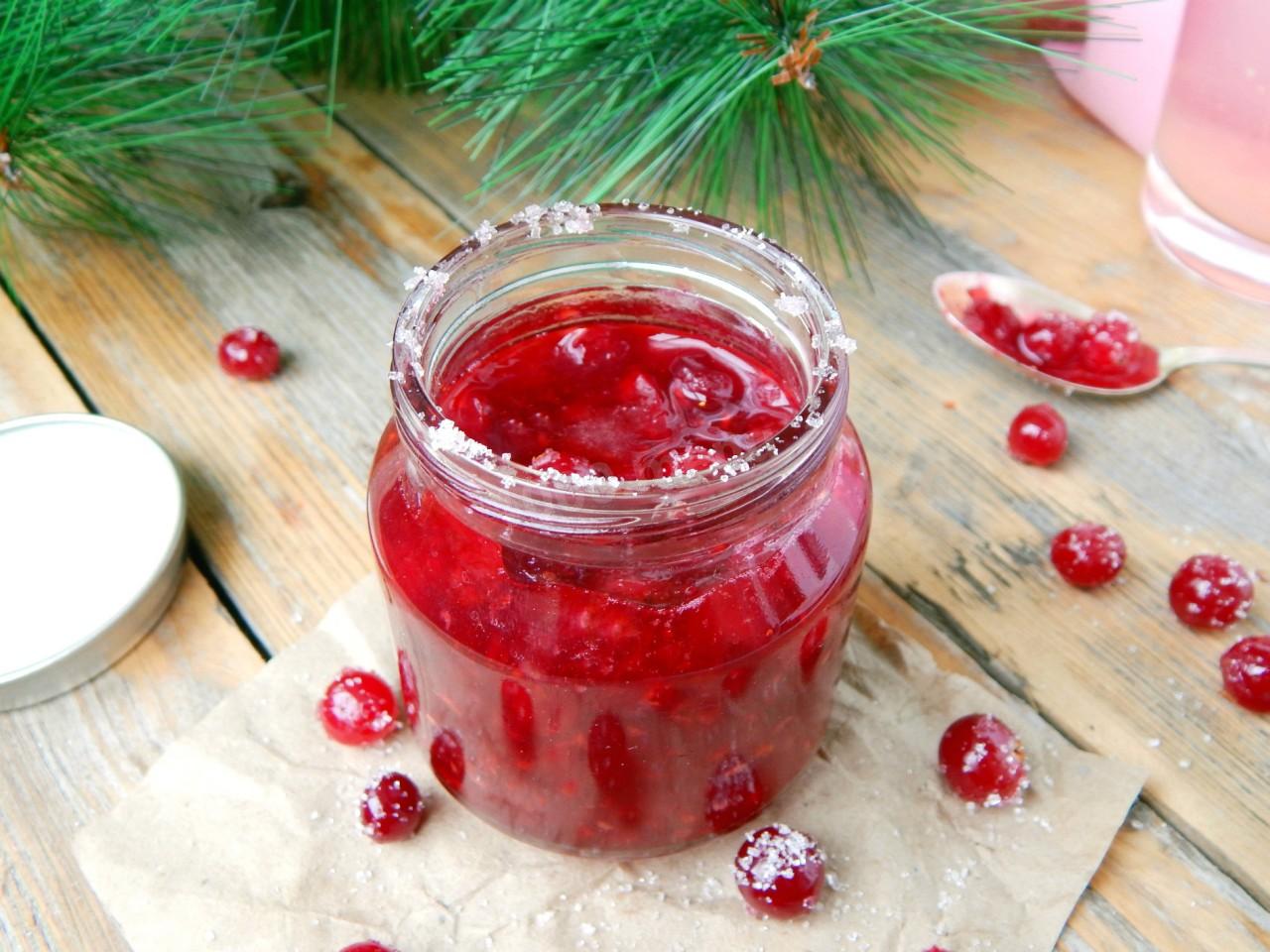 Брусника моченая на зиму: рецепты ягод с сахаром и без варки