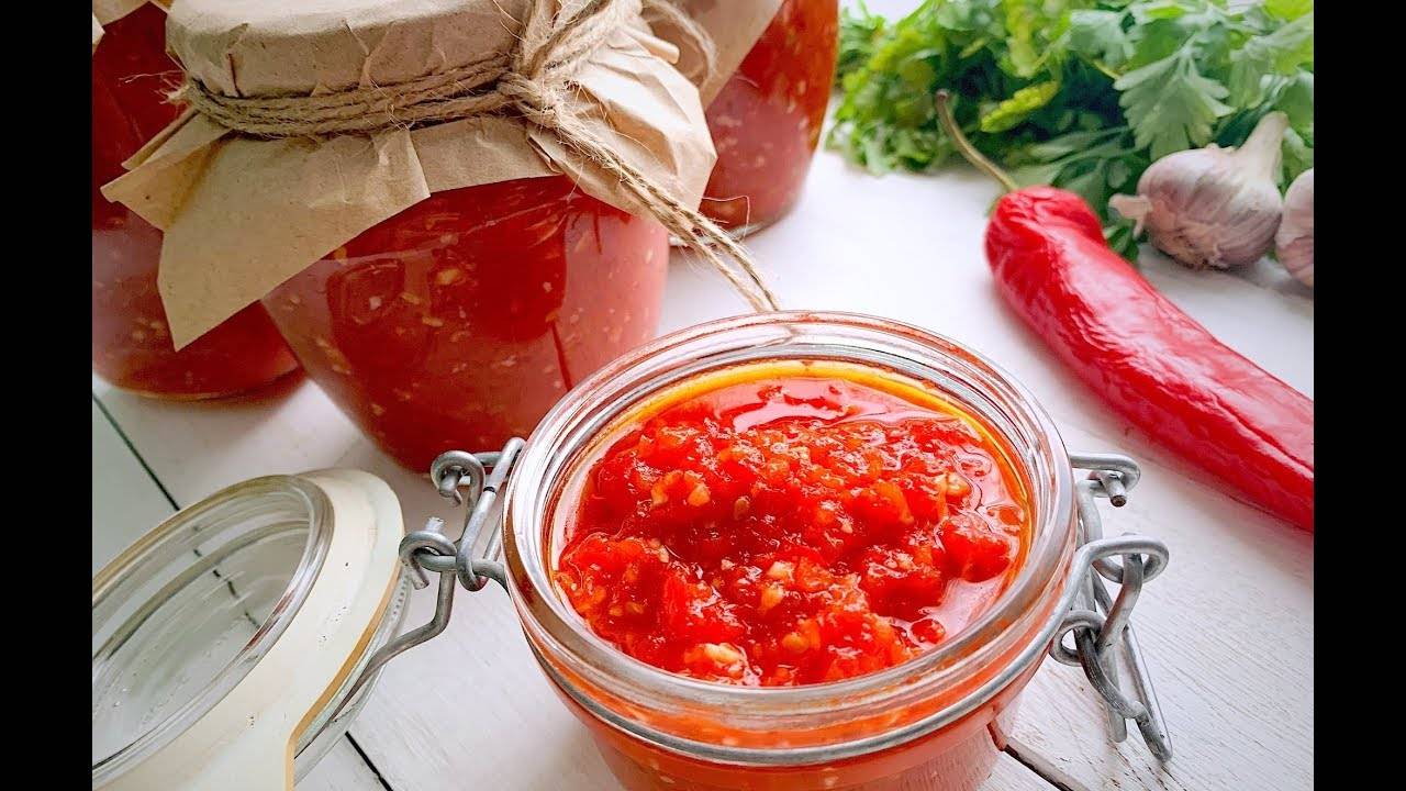 Острая аджика из помидор и чеснока на зиму — лучшие рецепты, пальчики оближешь