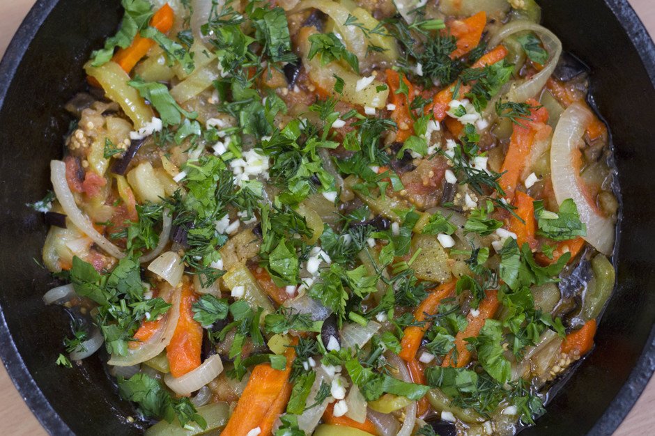 Соте из овощей с баклажанами и кабачками