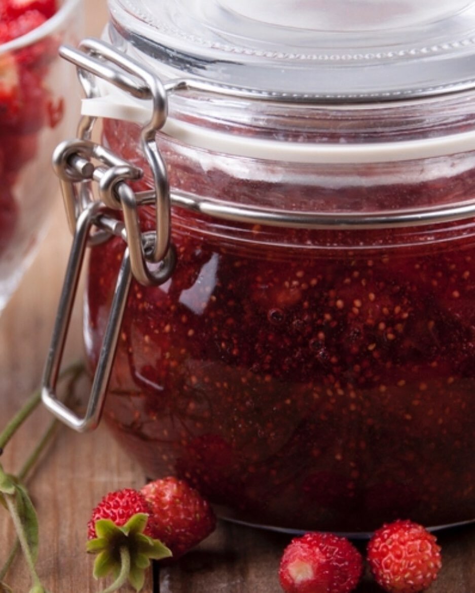 Варенье из луговой клубники: рецепты, как сварить из целых ягод полевой земляники с чашелистниками