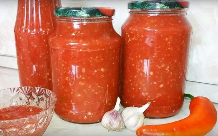 Сырая аджика из помидор и чеснока: простые рецепты