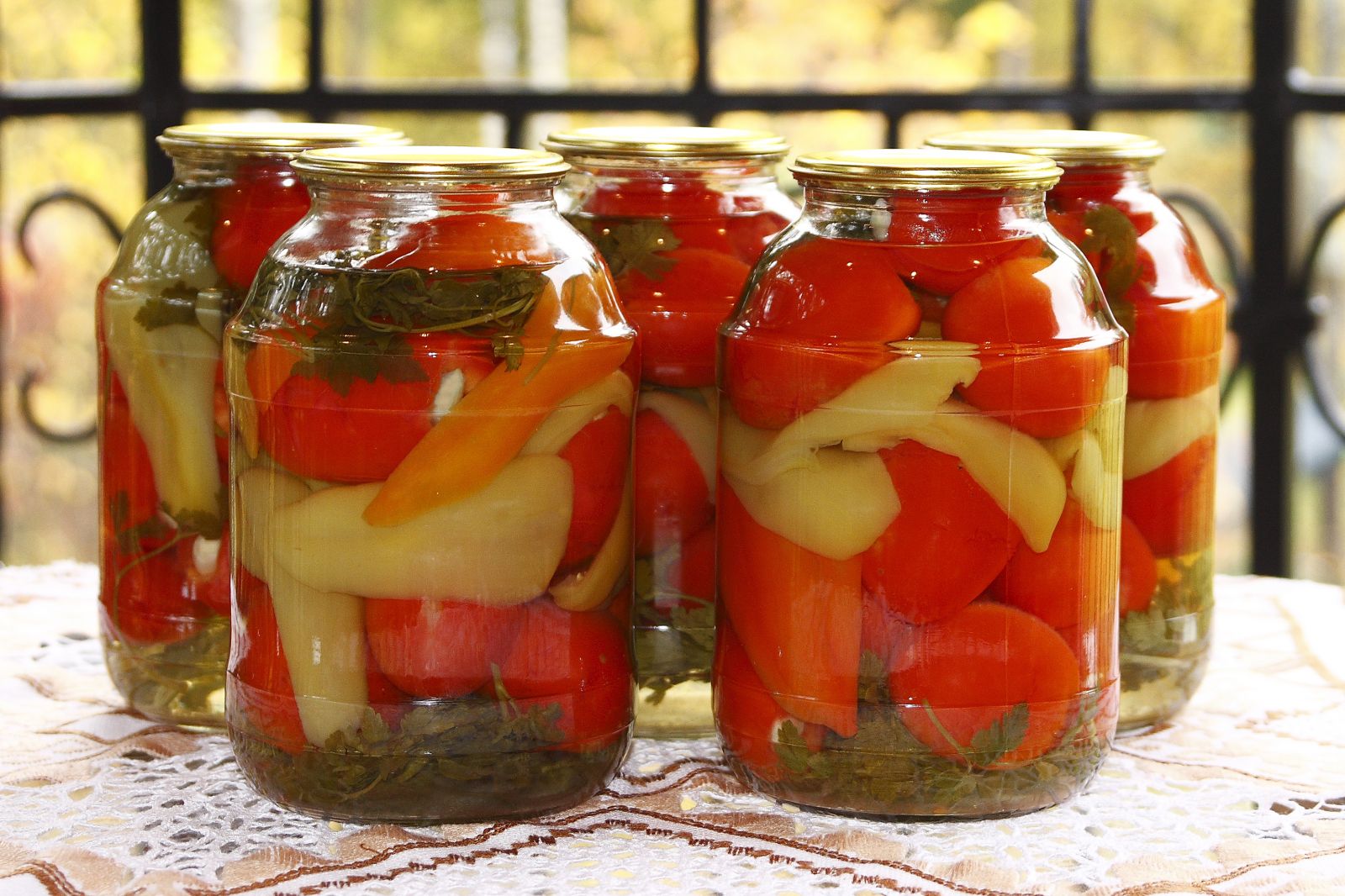 Лечо из перца и помидоров — 10 вариантов вкуснейшей заготовки на зиму