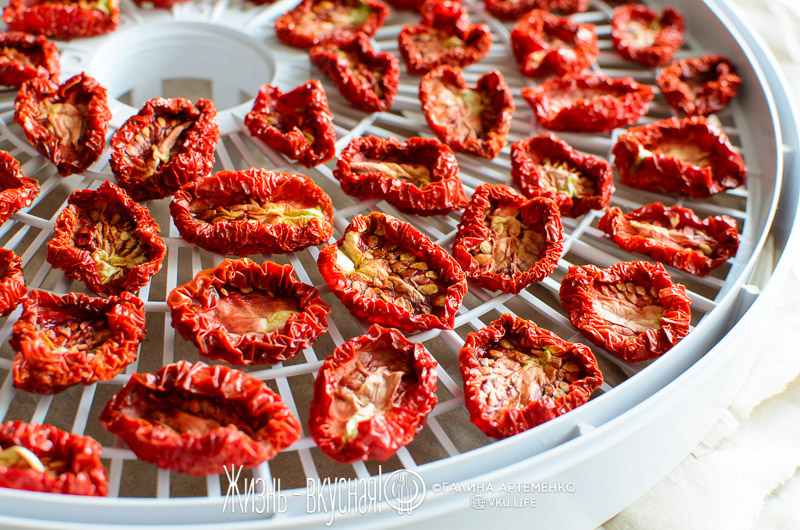 Вяленые помидоры в домашних условиях - как завялить в духовке или на солнце и заготовить на зиму в масле