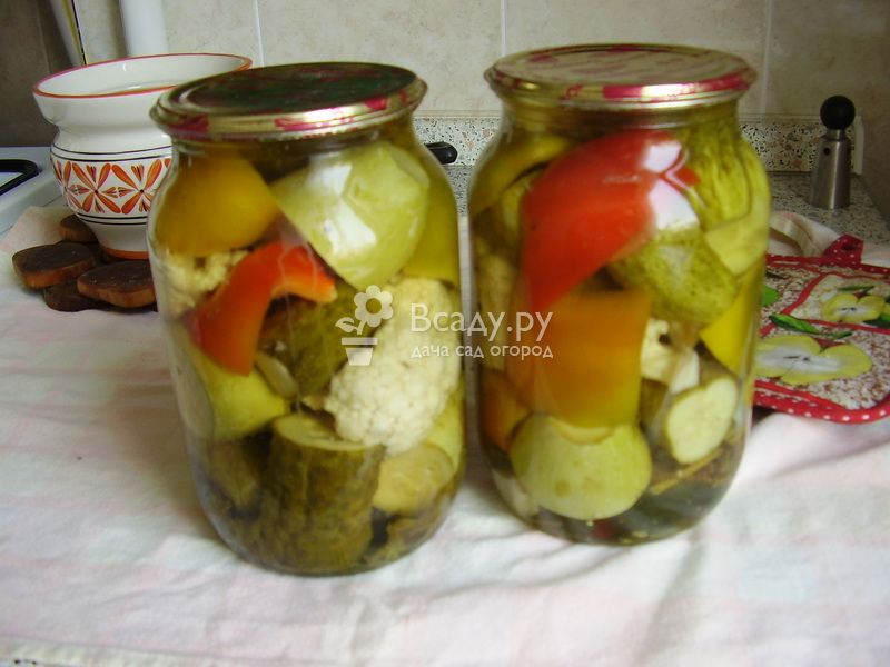 Салат из огурцов и капусты на зиму - оригинальное сочетание: рецепт с фото и видео