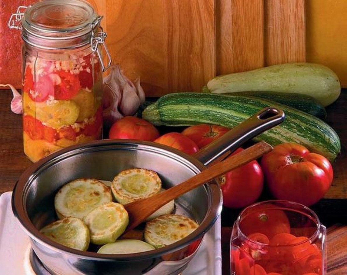 16 рецептов приготовления на зиму консервированных кабачков с помидорами