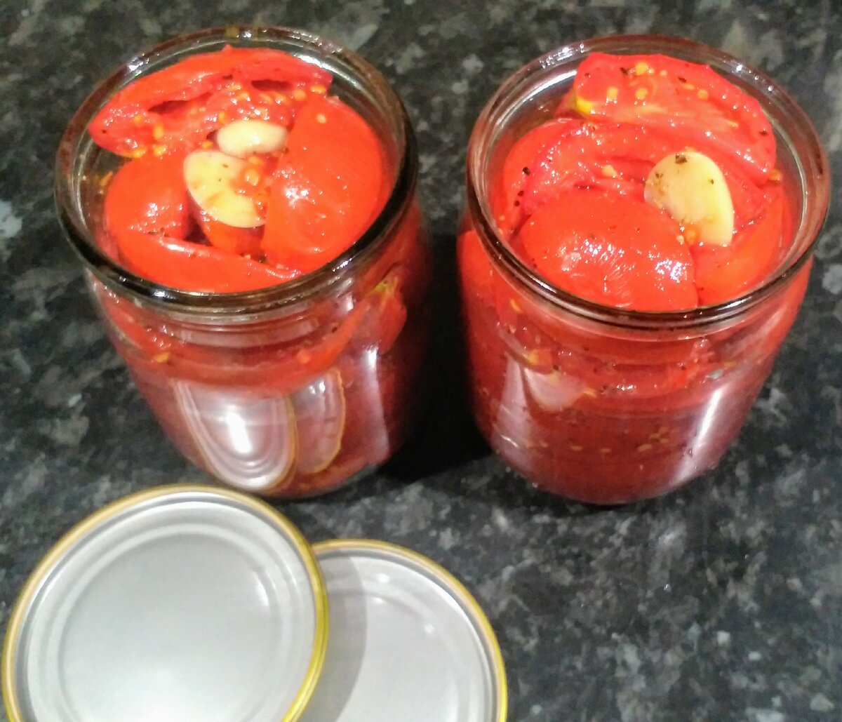 Помидоры в томатном соке без стерилизации