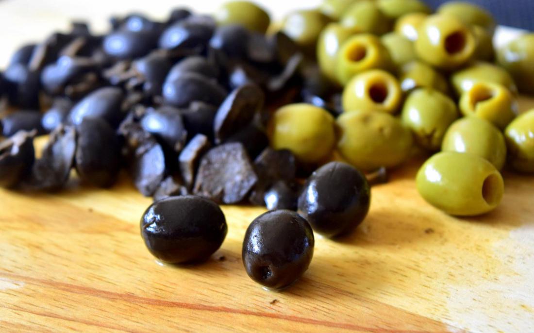Чем отличаются маслины от оливок | zhetysu olive oil