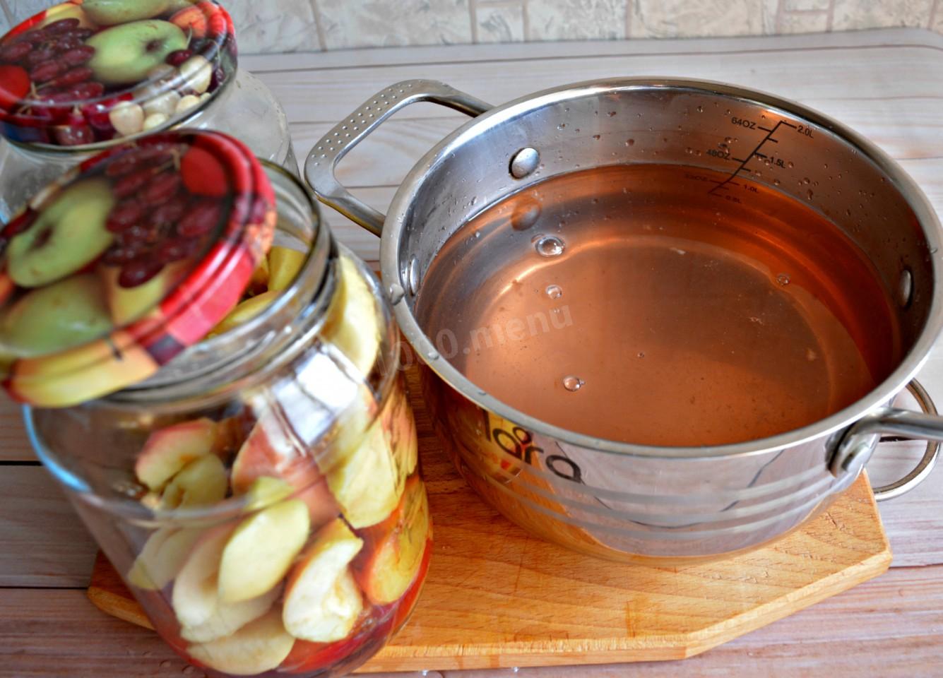 Как заготовить компот из яблок на зиму: 7 рецептов и 7 секретов - лайфхакер
