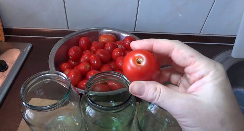 Через сколько времени можно есть маринованные помидоры и как определить готовность