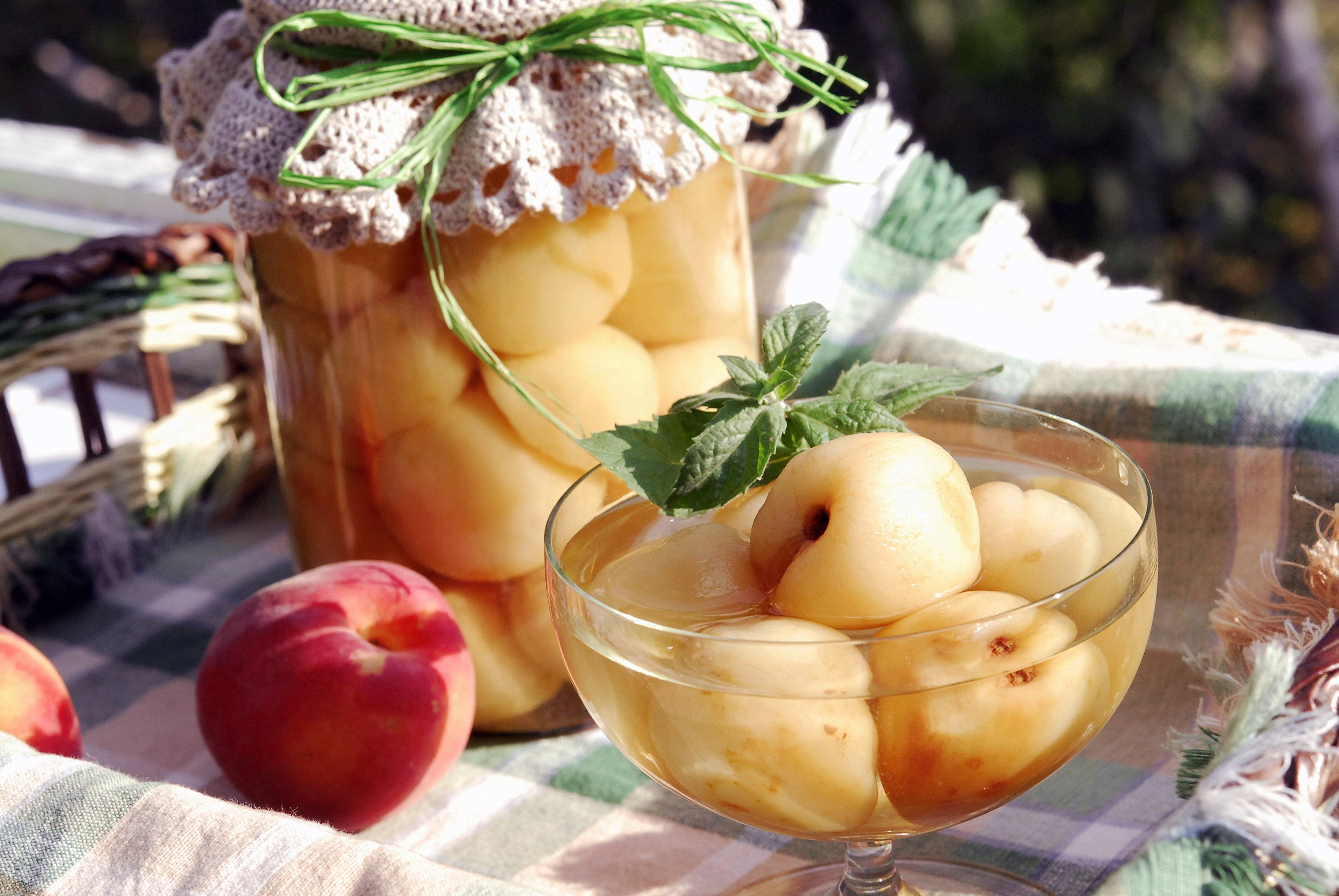Компот из персиков на зиму - простой рецепт с яблоками, сливами и виноградом