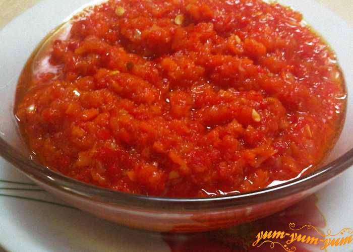 Аджика из помидор и чеснока: рецепт классический без варки (фото пошагово)