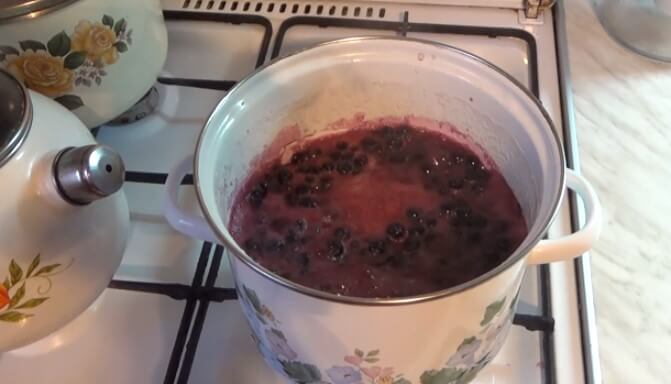 7 простых рецептов приготовления варенья из черноплодной рябины на зиму