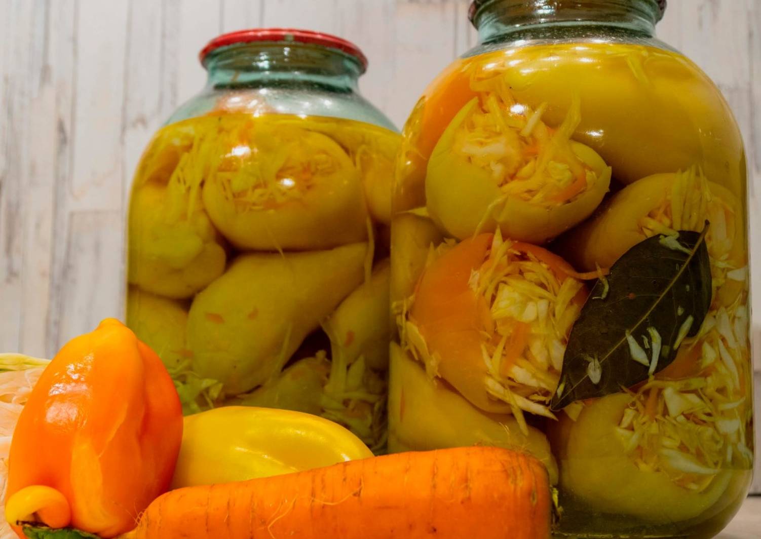 Перец фаршированный овощами на зиму с капустой - лучшие кулинарные рецепты
