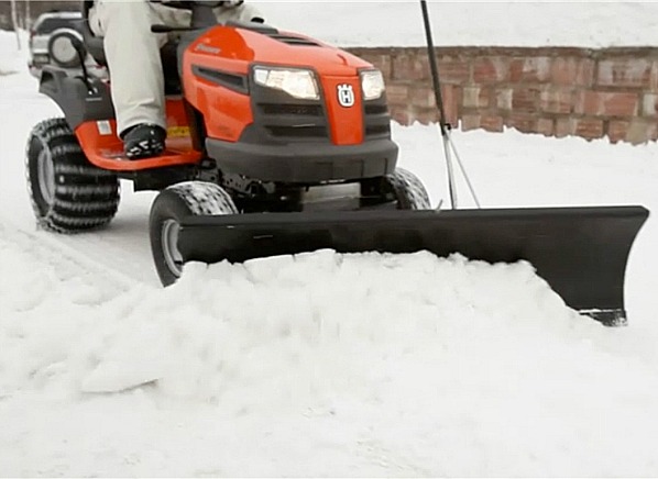 Как выбрать минитрактор для уборки снега во дворе: обзор навесного оборудования, характеристик, производителей