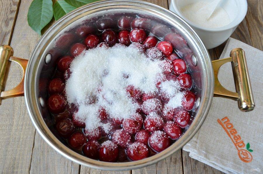 8 рецептов ароматного варенья из вишни - лайфхакер