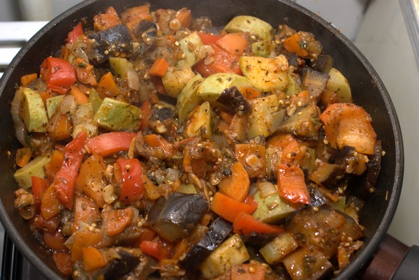 Как приготовить соте из овощей с баклажанами и кабачками: лучшие рецепты для мультиварки, духовки, сотейника