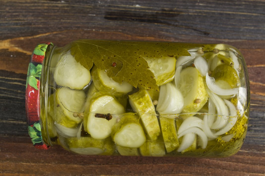 Подборка топ-20 самых вкусных способов засолить цукини на зиму в банках