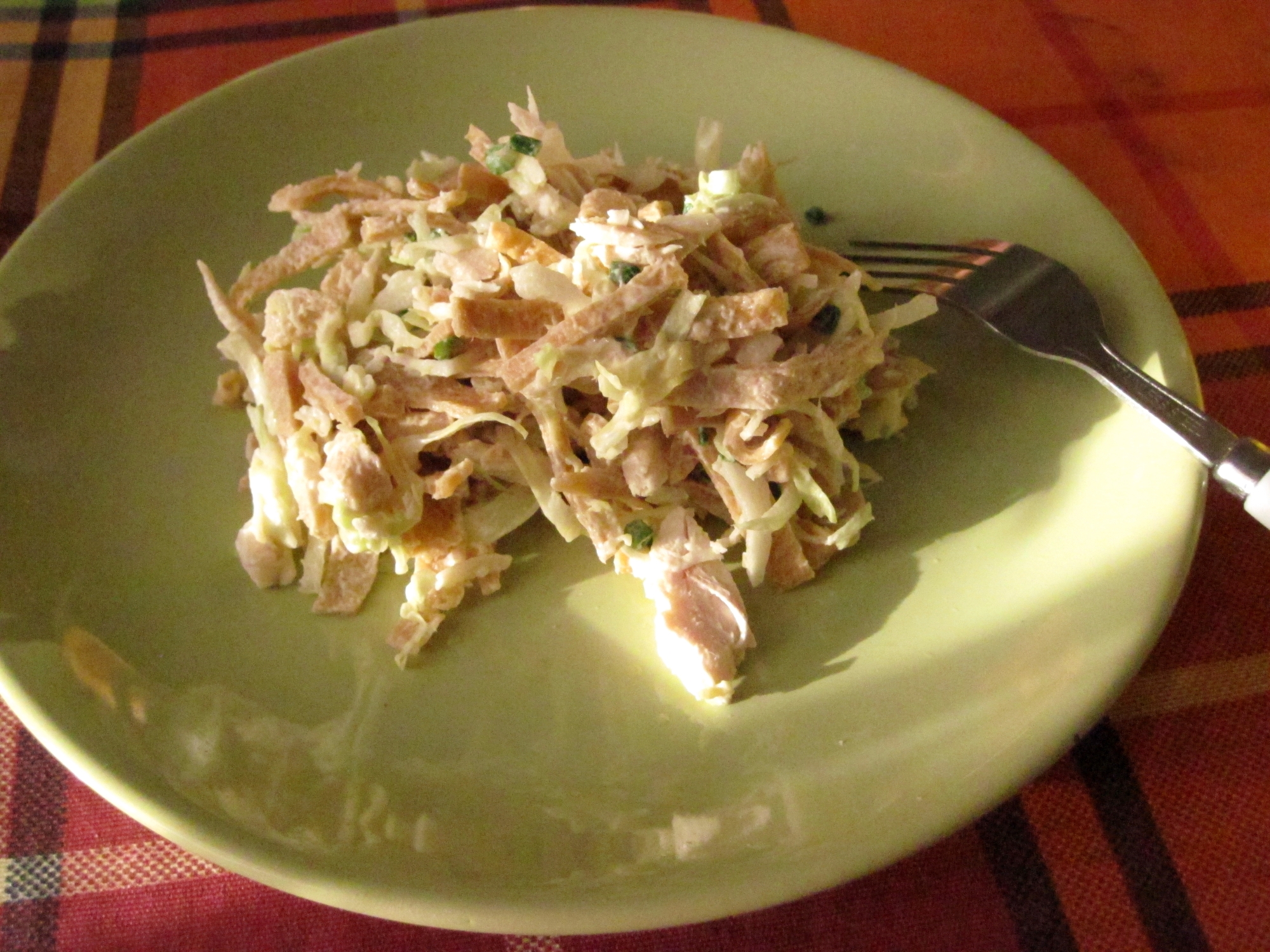 Салат из яичных блинчиков с колбасой - 9 пошаговых фото в рецепте