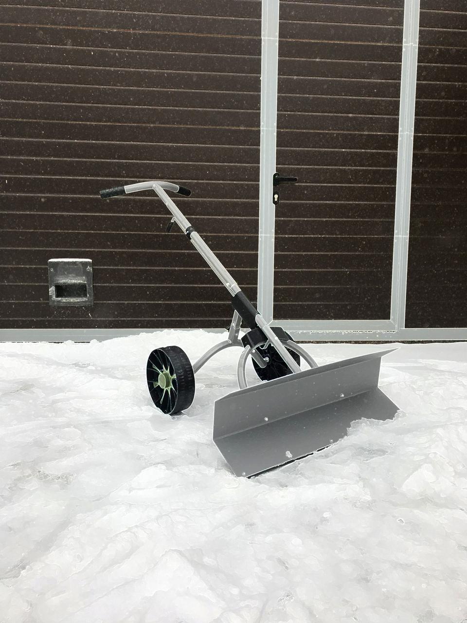 Отвал для мотоблока: конструкции крепления снежной лопаты к мотоблоку. как выбрать приставку с отвалом для чистки тротуаров?