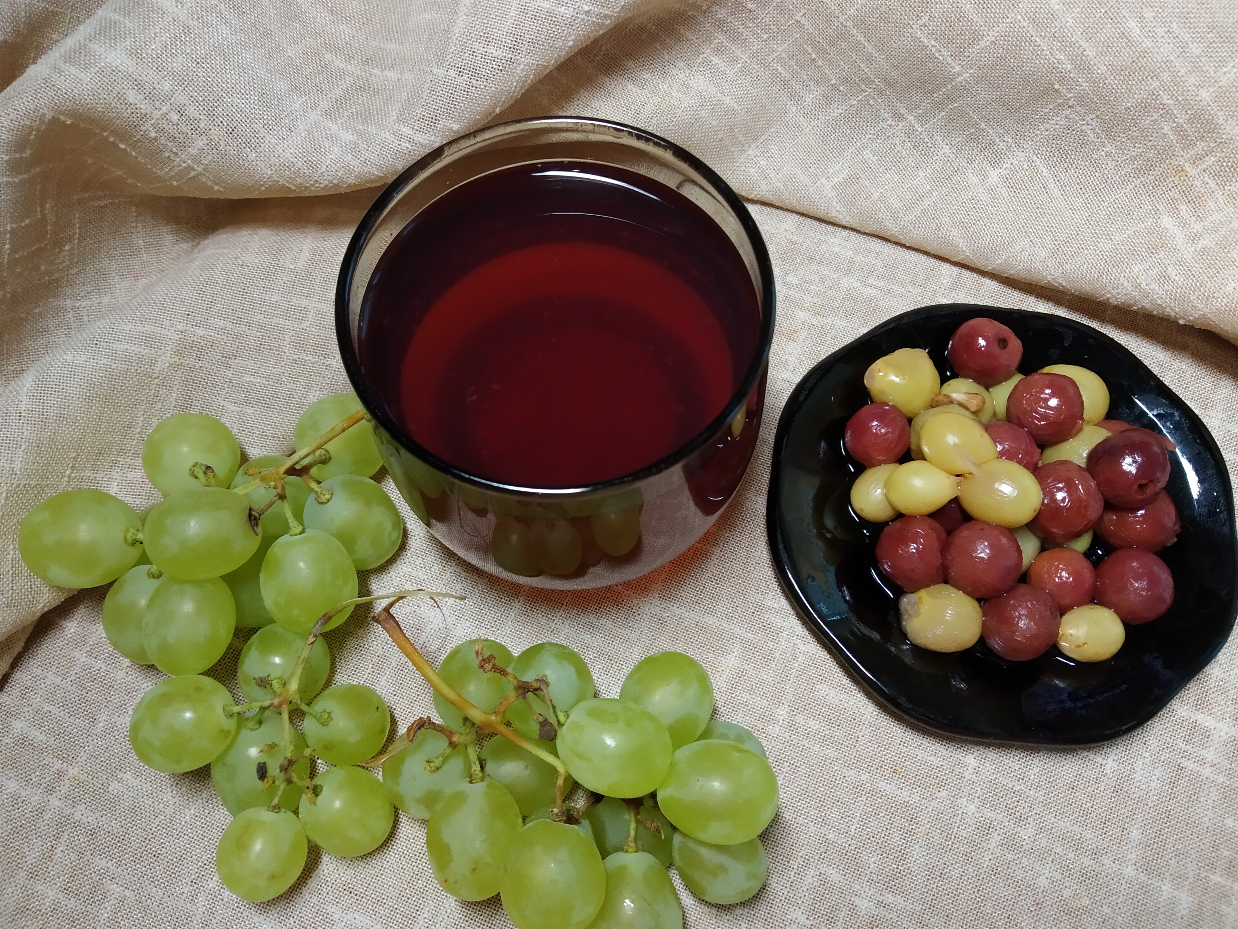 Рецепт вина из виноградного сока. Виноградный компот. Компот из винограда. Виноградный сок. Виноградный сок домашний.