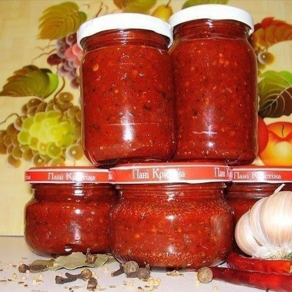 Огонек из помидор, чеснока и острого перца на зиму: надежные рецепты